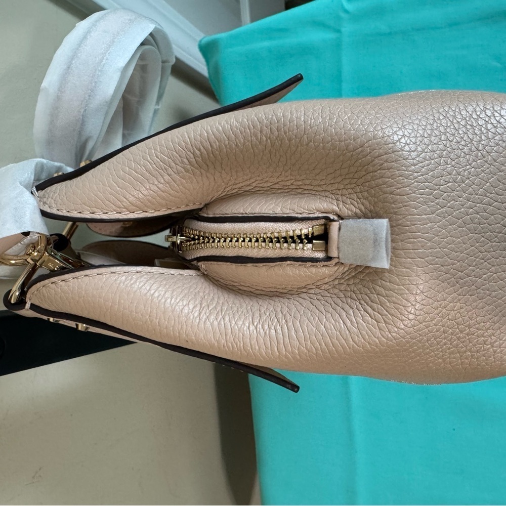 Michael Kors Tan Leather Shoulder Bag - Picture 3 of 9